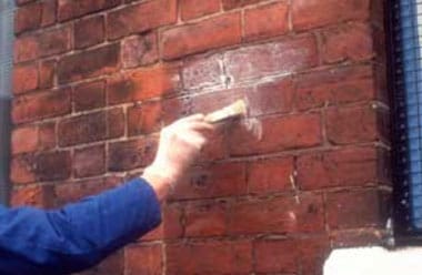 How Masonry Weatherproofing Protects Concrete and Brick